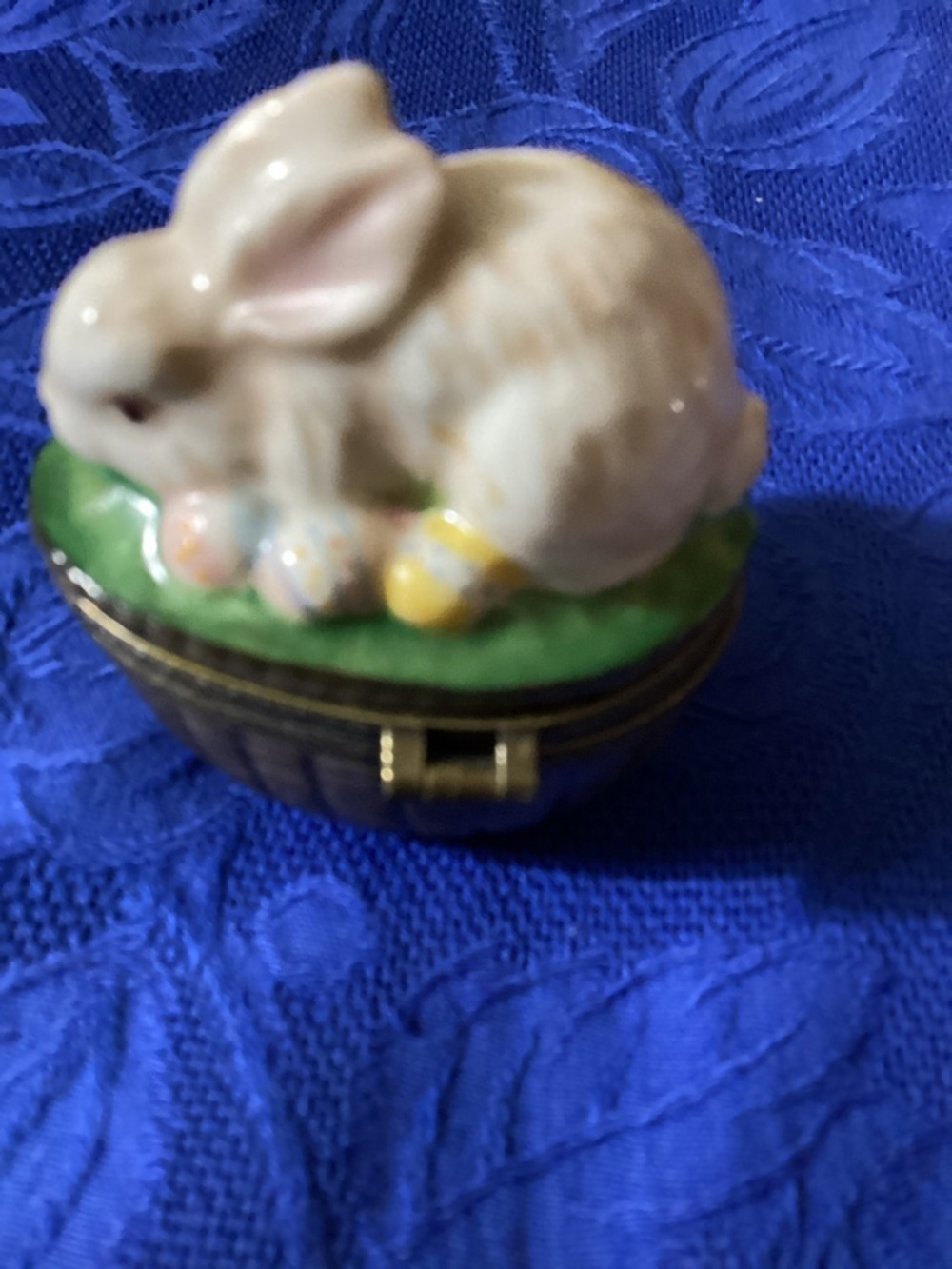 Porcelain Collectible Hinged Trinket Boxes. - Picture 3 of 5